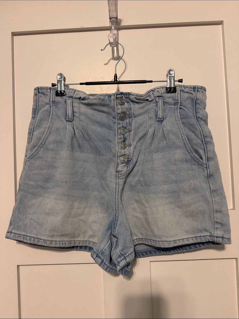 American Eagle Mom Short High-Waist Light Blue Denim Button-Front Women's Shorts